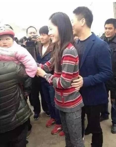 奶茶妹妹在时装周主要是个观众？可能是美颜担当